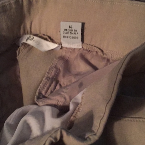 Capris size 14 like new - Picture 2 of 2